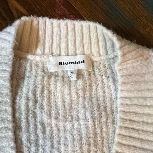 Knitted Off-White Sweater - Picture 5 of 8